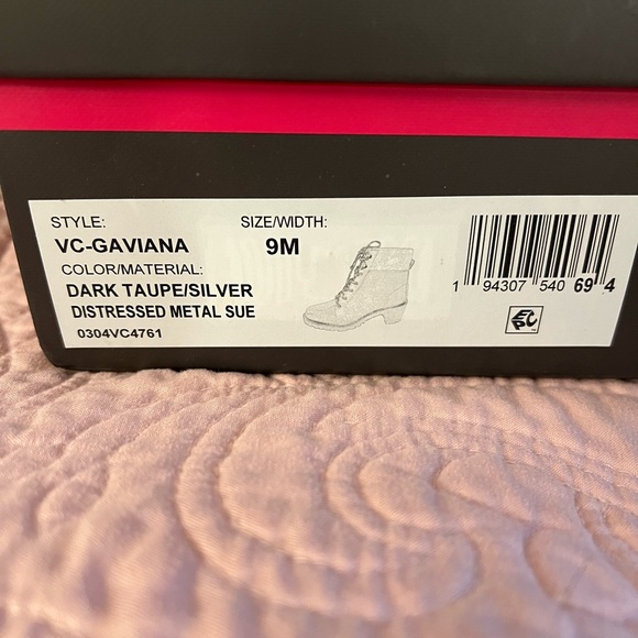 Super stylish, trendy, hiker boot. - Picture 5 of 5